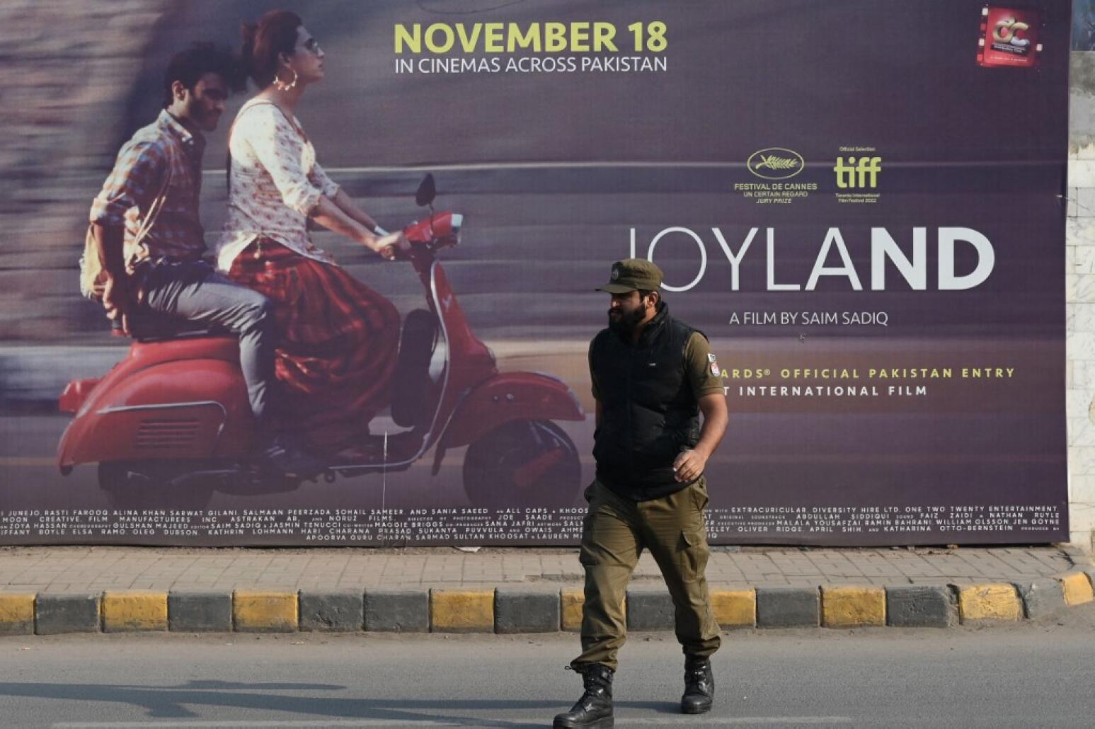 Affiche-de-Joyland-_-Arif-ALI-AFP.jpg